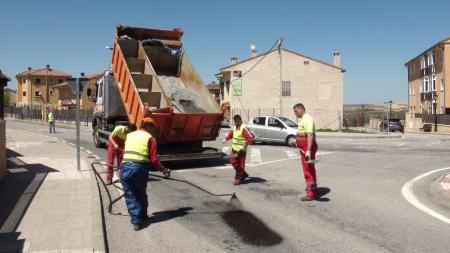 Imagen La campaña de bacheo centra las labores de conservación en las vías de la Diputación tras los daños ocasionados por el invierno